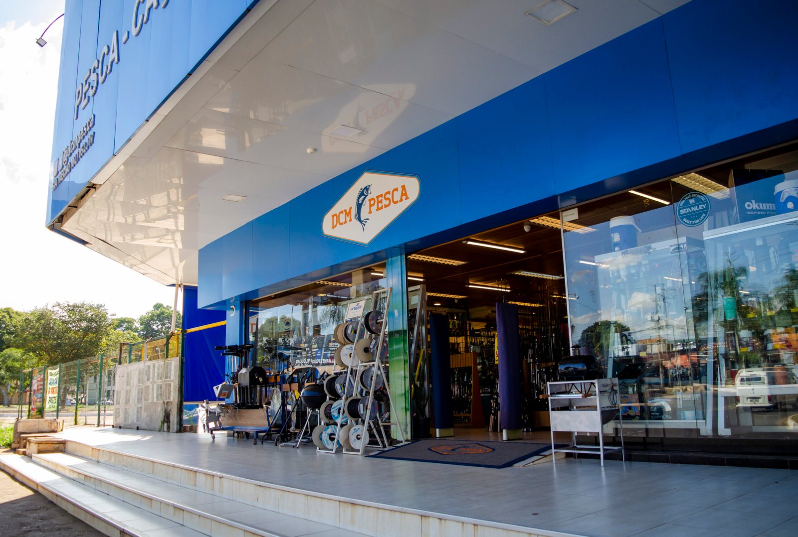 Fachada da loja DCM Pesca em Brasília